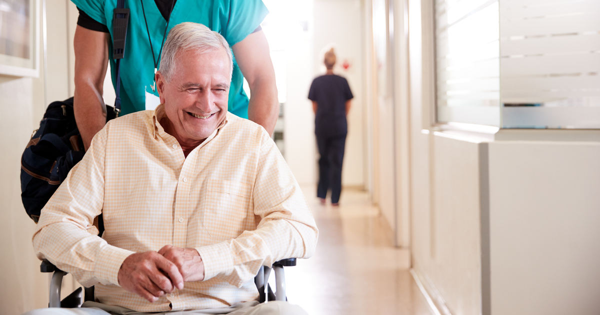How to Assist an Elderly Parent After a Hospital Stay